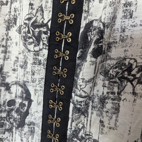 Gothic Skull Print Tank Top with Lace-Up Detail - Picture 4 of 6